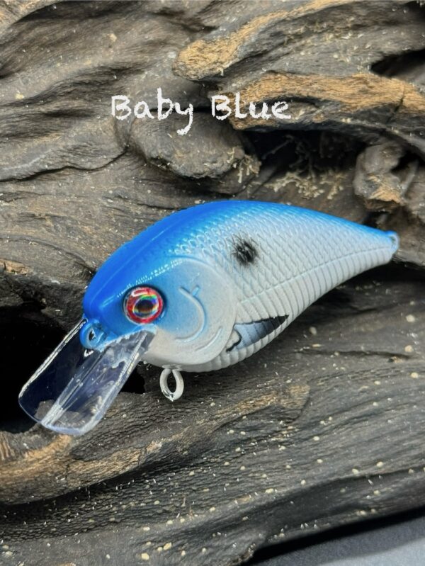 A squarebill lure painted blue and white.