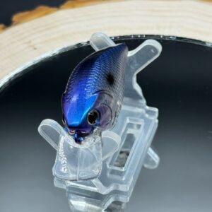 A squarebill lure painted in a blue-violet colorshift design.