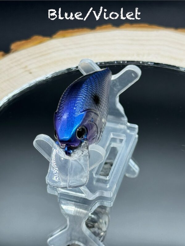 A squarebill lure painted in a blue-violet colorshift design.